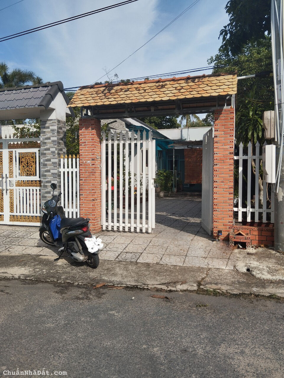 Cho thuê nhà nguyên căn TP. Tây Ninh có sân đậu xe hơi (có máy lạnh) Cho thuê nhà nguyên căn TP. Tây Ninh có sân đậu xe hơi (có máy lạnh)