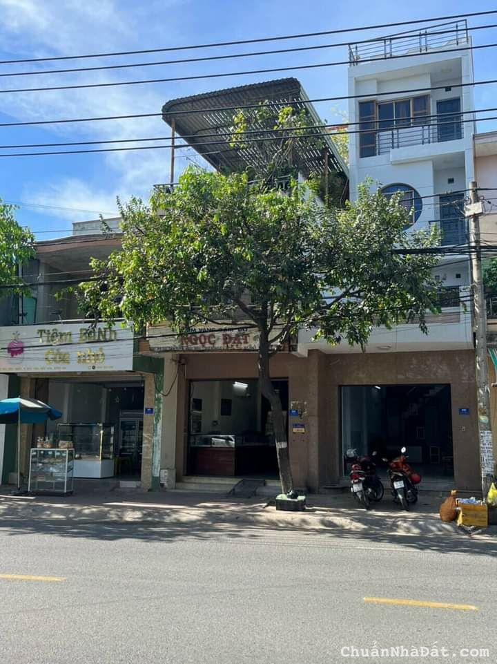 Nhà sổ riêng hoàn công 2 lầu 1 trệt mặt tiền Bùi Hữu Nghĩa 5.9 tỷ/73 m2