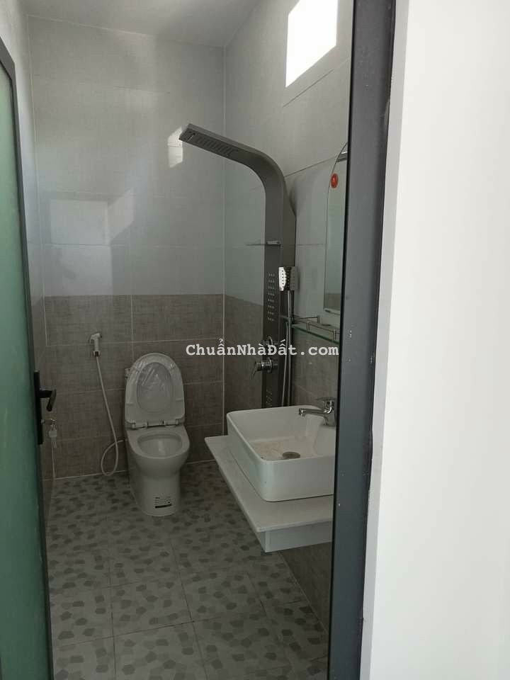 Nhà sổ riêng hoàn công 2 lầu 1 trệt 3.5 tỷ/69m2, đường ô tô 