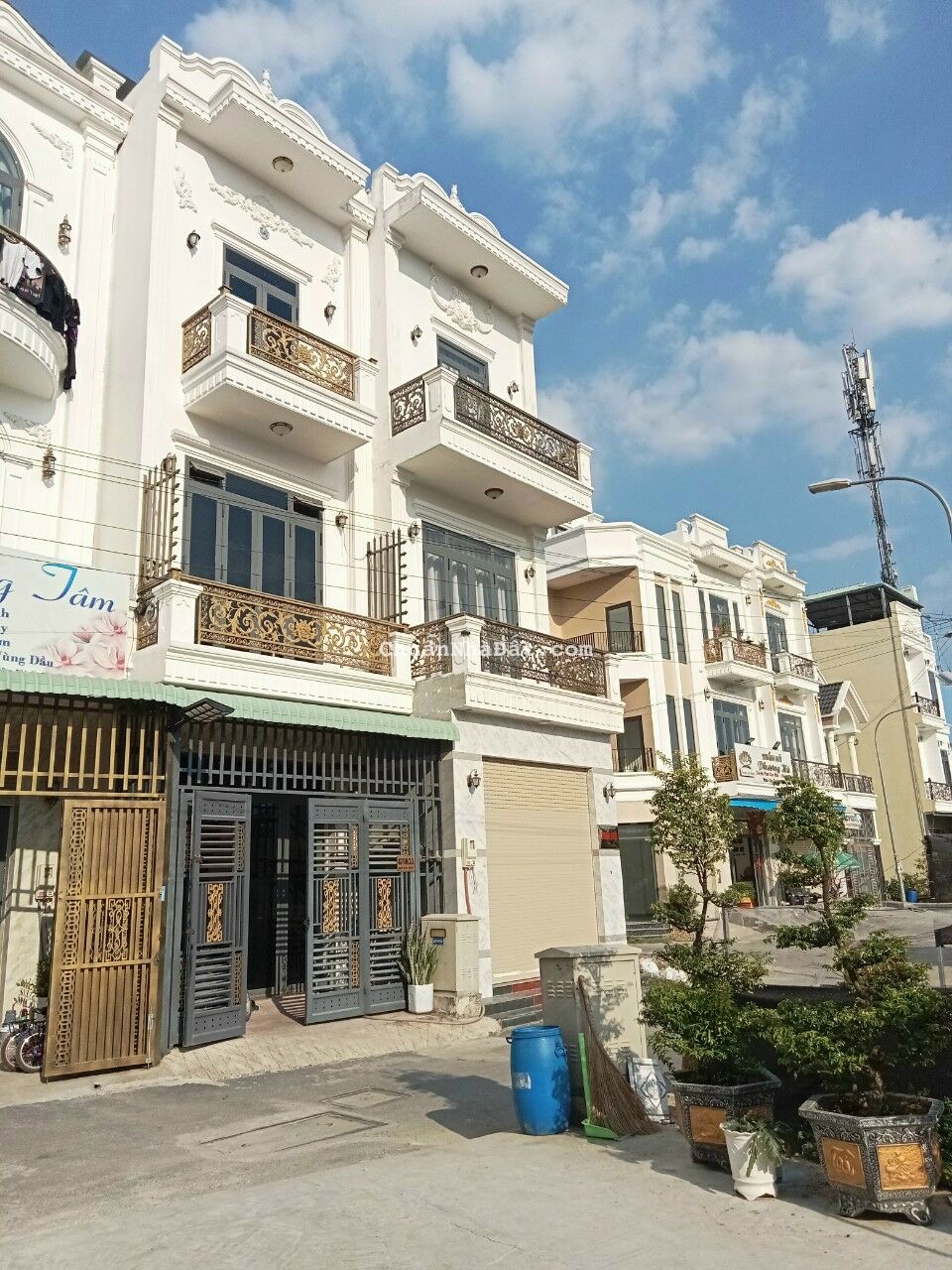 Nhà sổ riêng hoàn công 3.4 tỷ/2 lầu 1 trệt đường nhựa 6m thông 