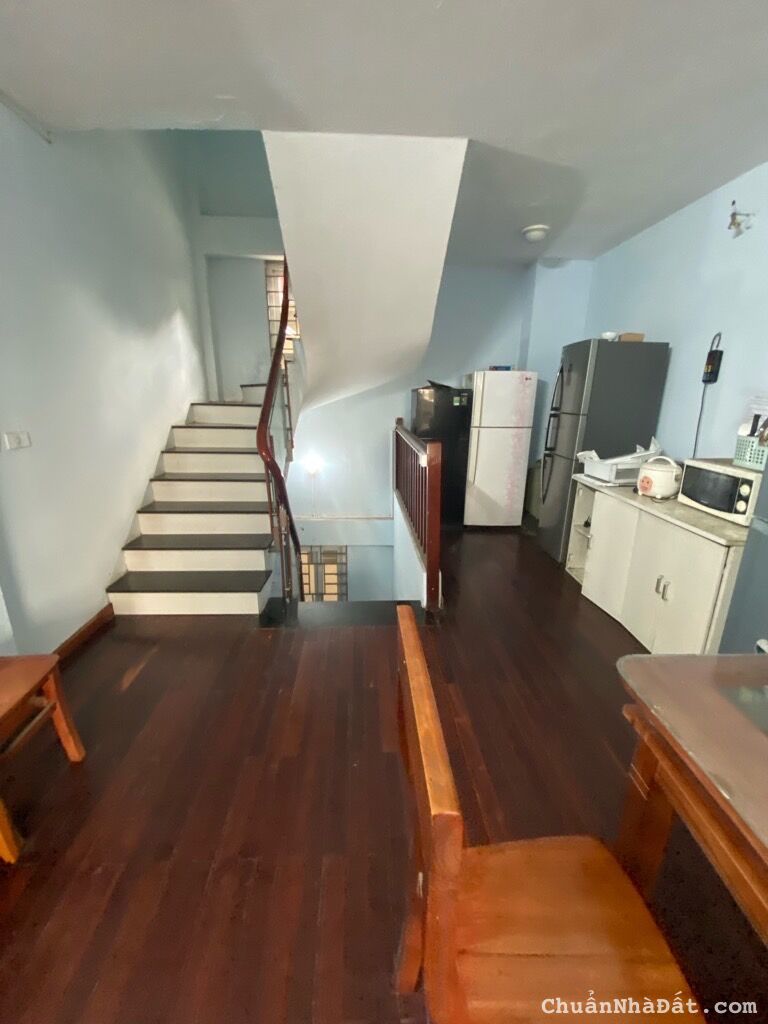 Bán gấp nhà Lạc Long Quân 34m2 gần Hồ Tây, 6 tầng giá 6 tỷ 800 triệu 