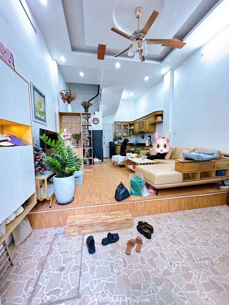 Bán gấp nhà Võ Chí Công, gần Lạc Long Quân 33m2, 5 tầng giá 5.8 tỷ 