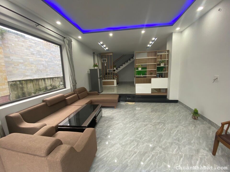 CHỈ NHỈNH 2 TỶ CÓ NGAY NHÀ 3 TẦNG,  2 MẶT KIỆT OTO TRÁNH / ĐẬU TRƯỚC NHÀ