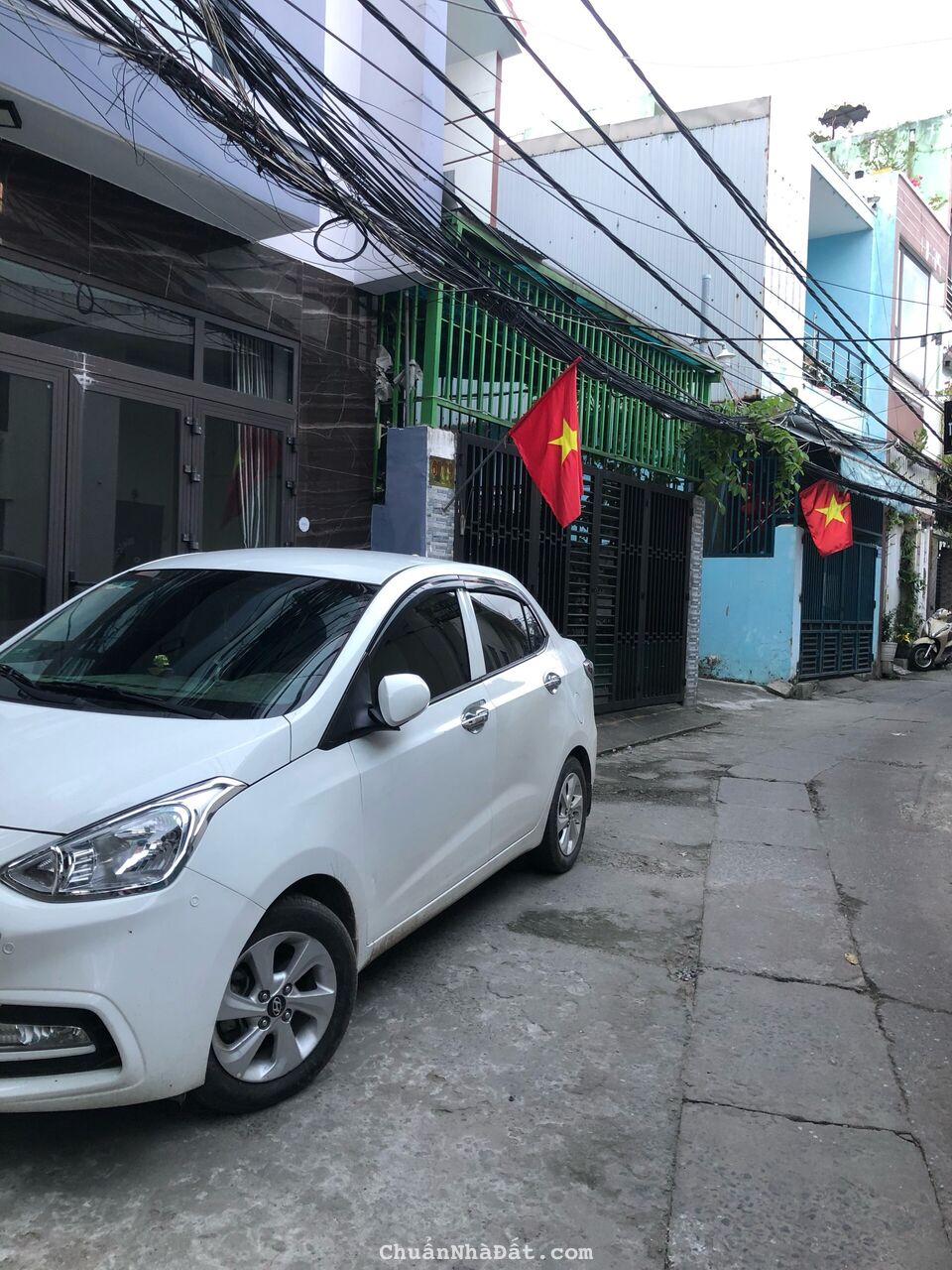 CHỈ NHỈNH 2 TỶ CÓ NGAY NHÀ 3 TẦNG,  2 MẶT KIỆT OTO TRÁNH / ĐẬU TRƯỚC NHÀ