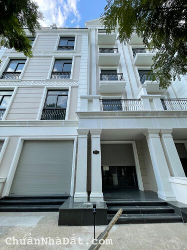 Một cặp nhà phố cho thuê đã đập thông diện tích siêu rộng Một cặp nhà phố cho thuê đã đập thông diện tích siêu rộng