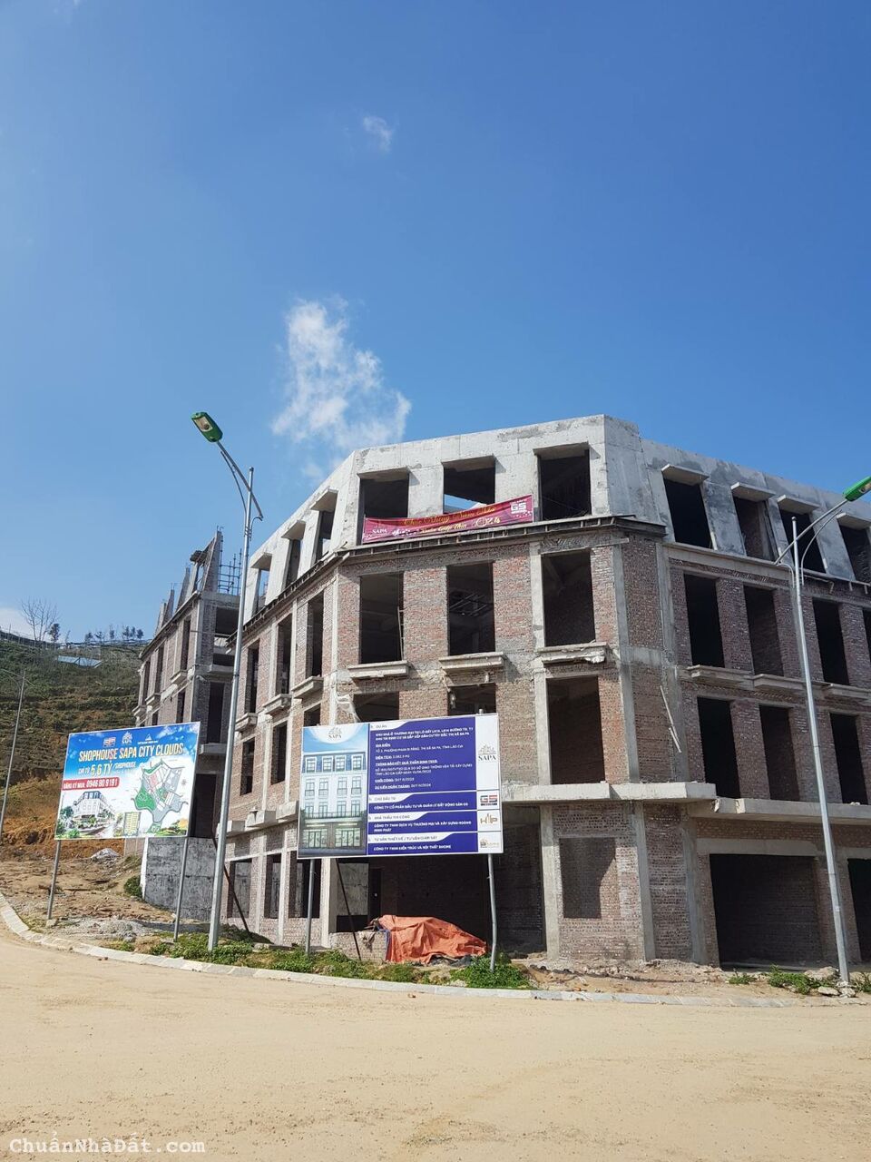 Bán khách sạn 4 tầng tại đường T8A, KĐT Tây Bắc, thị trấn Sapa - Doanh thu 60-70tr/tháng