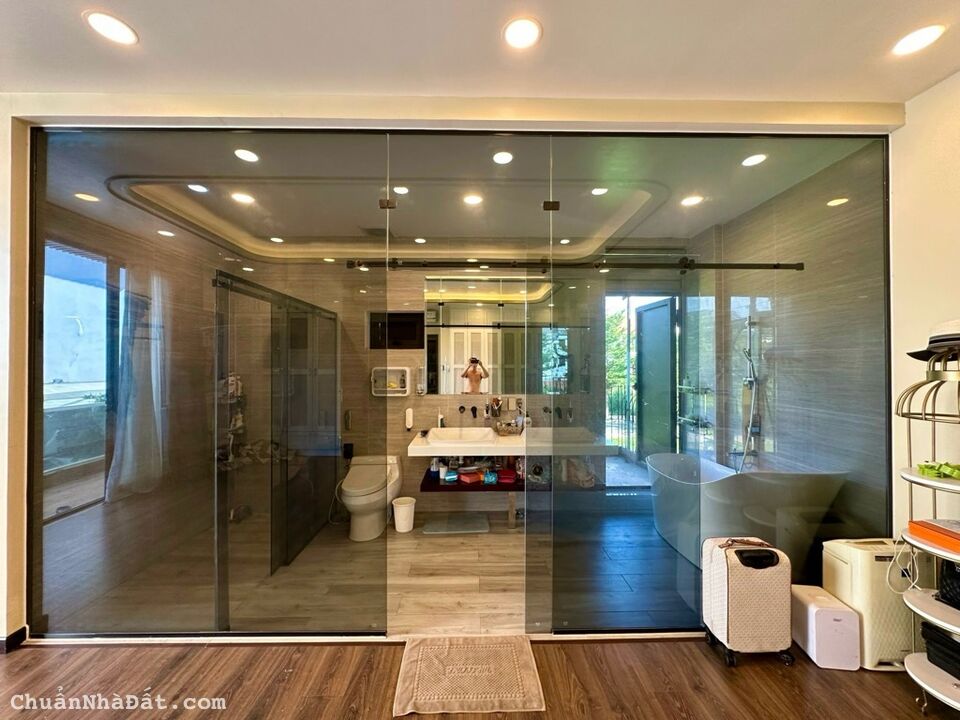 BIỆT THỰ VEN SÔNG SÀI GÒN, VIEW CÔNG VIÊN, NỘI THẤT CAO CẤP, KẾ GIGAMALL, 8X21,5; 22,9 TỶ.