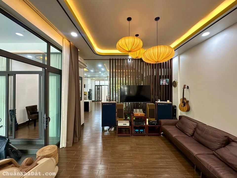 BIỆT THỰ VEN SÔNG SÀI GÒN, VIEW CÔNG VIÊN, NỘI THẤT CAO CẤP, KẾ GIGAMALL, 8X21,5; 22,9 TỶ.