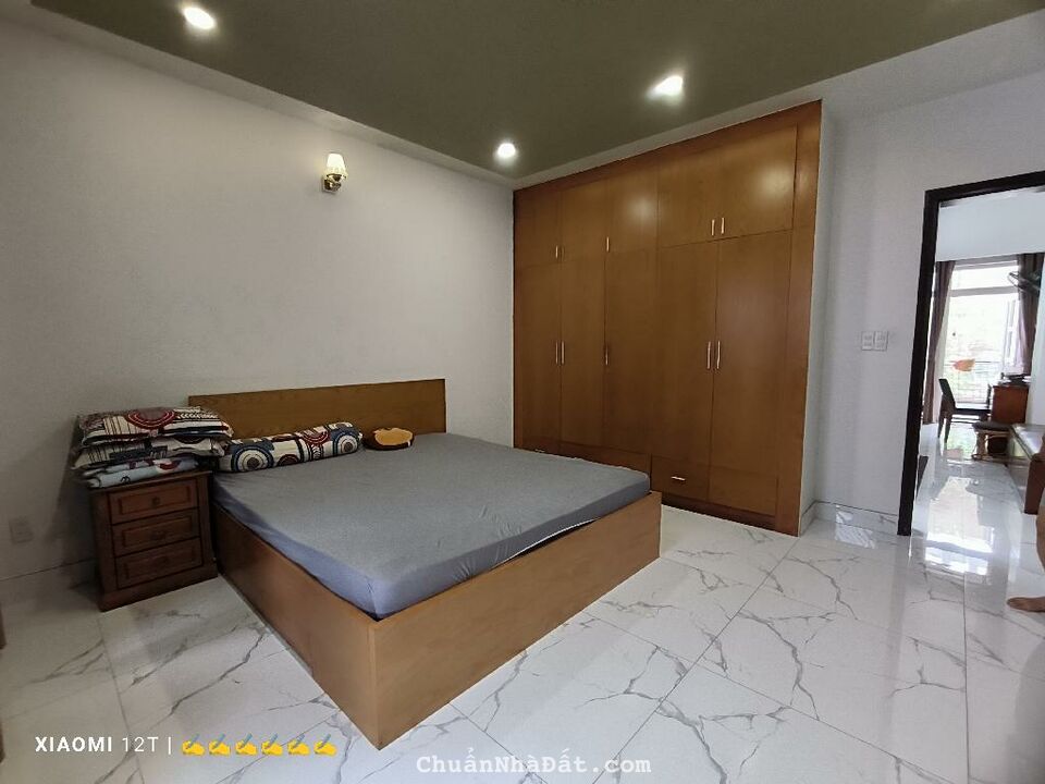 MẶT TIỀN KINH DOANH SẦM UẤT, NGAY SÁT ĐH SPKT, 3 TẦNG, 137m2, NHỈNH 18 TỶ.