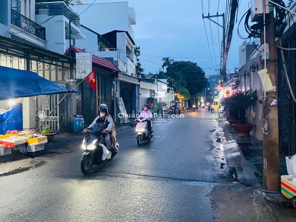 NHÀ 3 TẦNG MẶT TIỀN, LÔ GÓC, DÒNG TIỀN CAO, GẦN CC CHƯƠNG DƯƠNG HOME, 8X18; 17,5 TỶ.