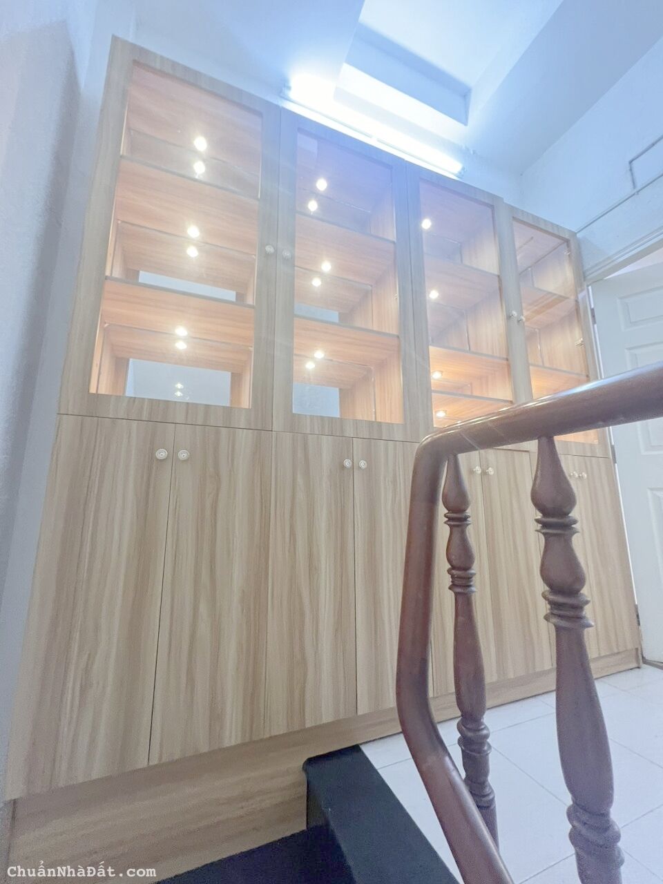 Cho thuê nhà mới full Nội thất Quận 4 