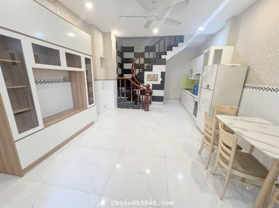 Cho thuê nhà mới full Nội thất Quận 4 