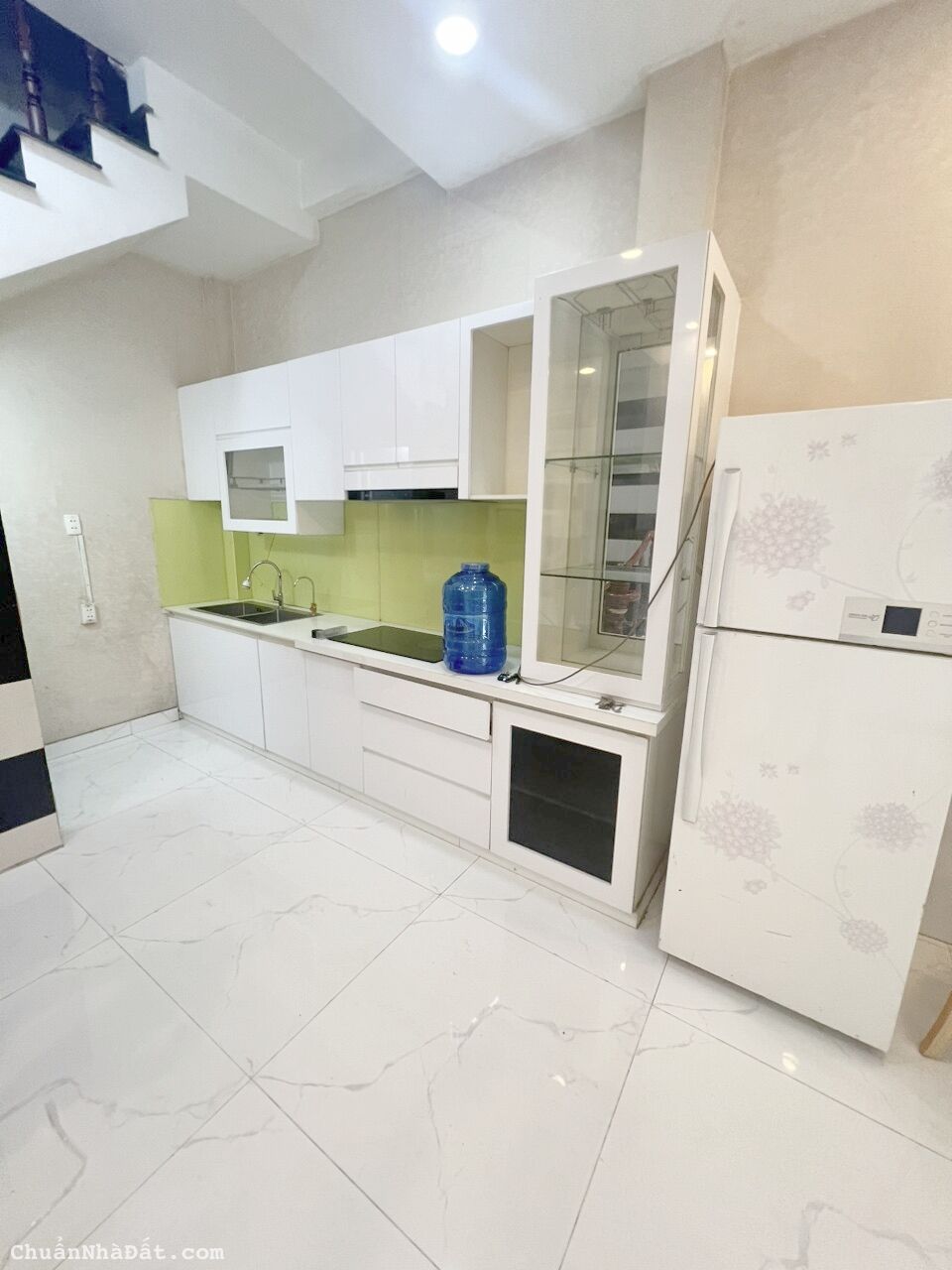 Cho thuê nhà mới full Nội thất Quận 4 