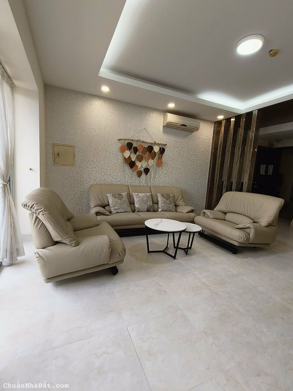 Chính chủ bán CH cao ốc PN 122m2, 3PN, góc, tặng NT, có SH. Ko đăng giá ảo kéo khách: 5.49 tỷ TL Chính chủ bán CH cao ốc PN 122m2, 3PN, góc, tặng NT, có SH. Ko đăng giá ảo kéo khách: 5.49 tỷ TL