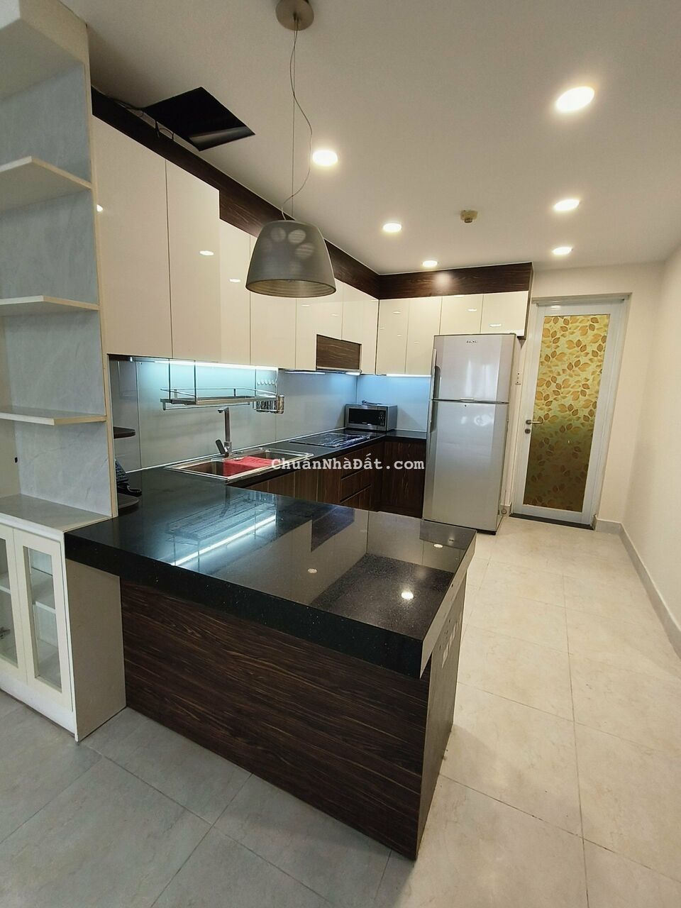 Chính chủ bán CH cao ốc PN 122m2, 3PN, góc, tặng NT, có SH. Ko đăng giá ảo kéo khách: 5.49 tỷ TL Chính chủ bán CH cao ốc PN 122m2, 3PN, góc, tặng NT, có SH. Ko đăng giá ảo kéo khách: 5.49 tỷ TL