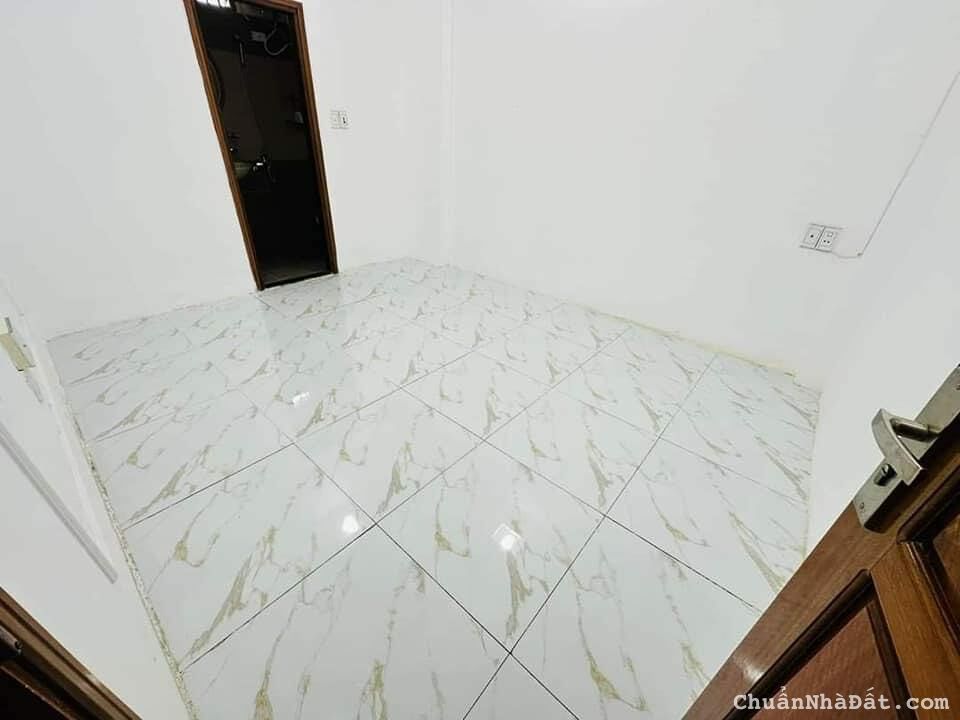 cho thuê nhầ 3 tầng mặt tiền Hoàng Diệu,240m2