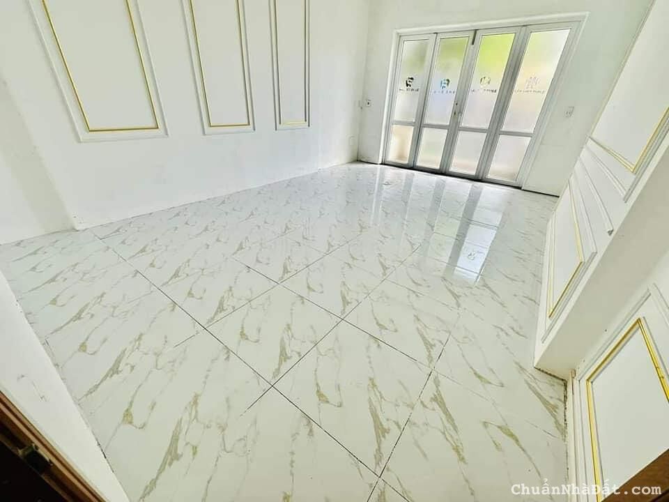 cho thuê nhầ 3 tầng mặt tiền Hoàng Diệu,240m2