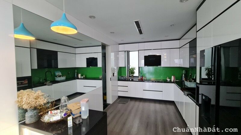 Cần bán nhanh căn liền kề 80 m2, giá 25,3 tỷ tại Phường Việt Hưng - Long Biên - Hà Nội