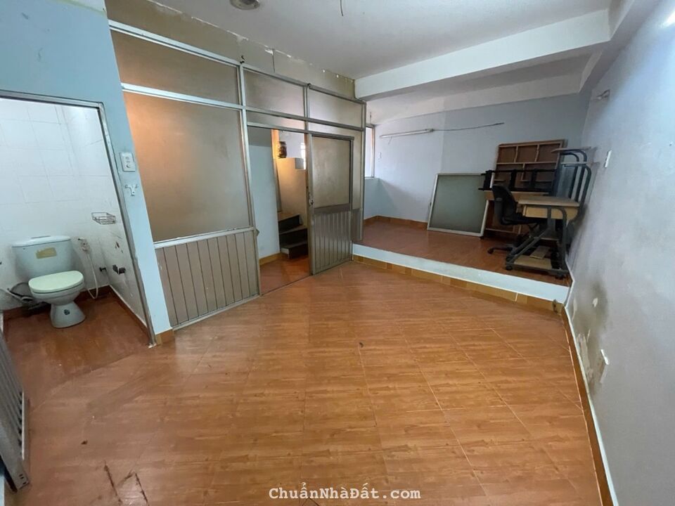 HẺM XE HƠI SÁT NHÀ, TRẦN HỮU TRANG, PHÚ NHUẬN, 33M2MỚI Ở NGAY. GIẢM 200TR CHỈ 4T TL 