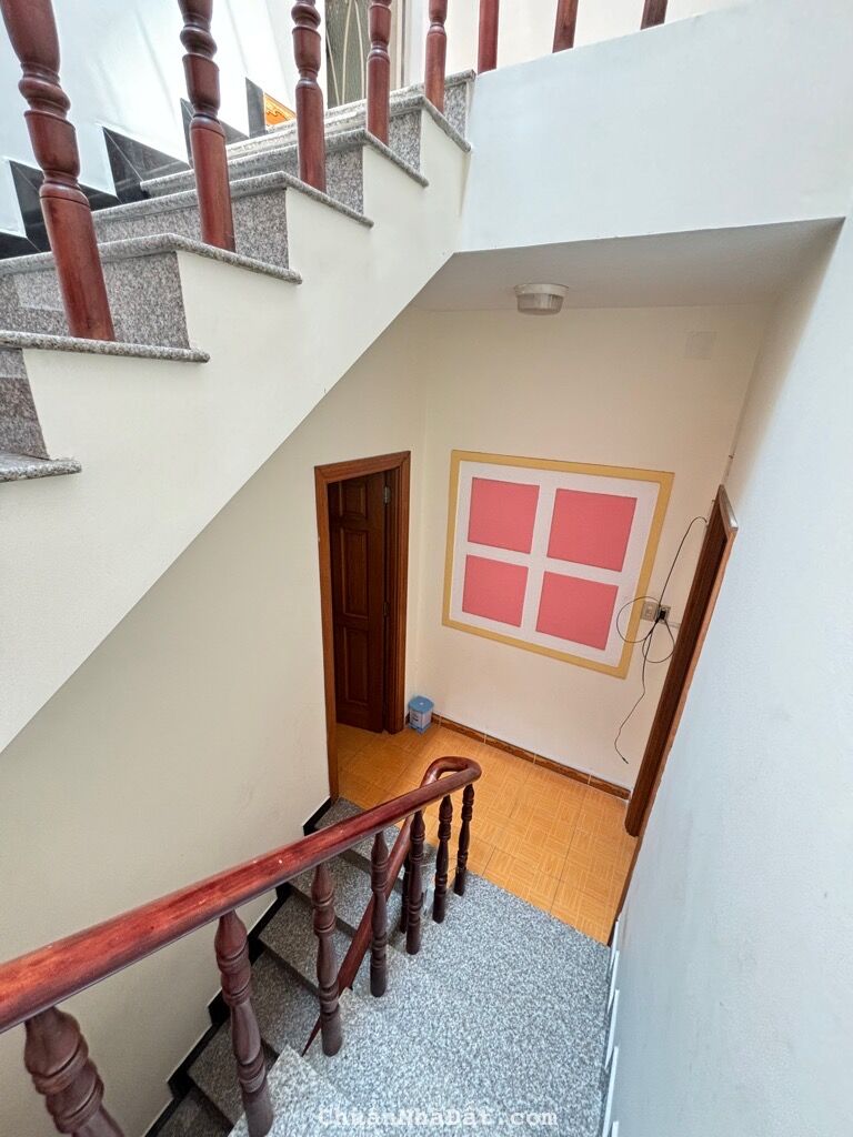 TÒA NHÀ KHU PHAN XÍCH LONG NGUYỄN CÔNG HOAN, 5 TẦNG BTCT, TẶNG NTCC CHỈ 12T