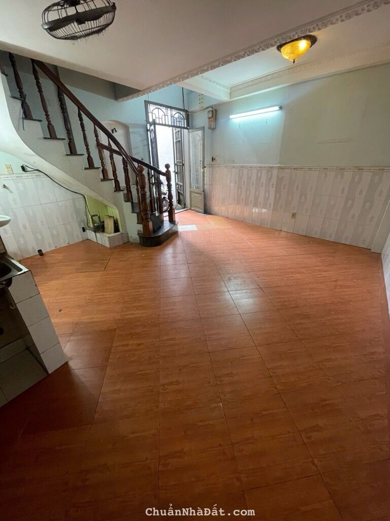 HẺM XE HƠI SÁT NHÀ, TRẦN HỮU TRANG, PHÚ NHUẬN, 33M2MỚI Ở NGAY. GIẢM 200TR CHỈ 4T TL 