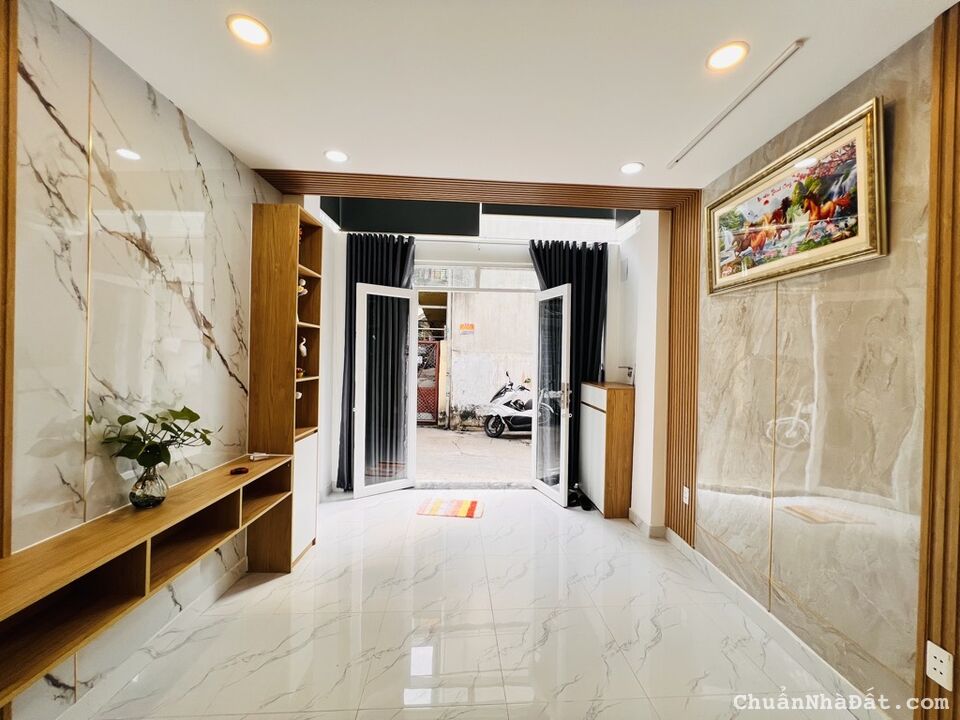 HẺM XE HƠI SÁT VÁCH. HOÀNG HOA THÁM, BÌNH THẠNH, 3 TẦNG Ở NGAY. GIẢM 550TR CHỈ CÒN 4.5T TL 