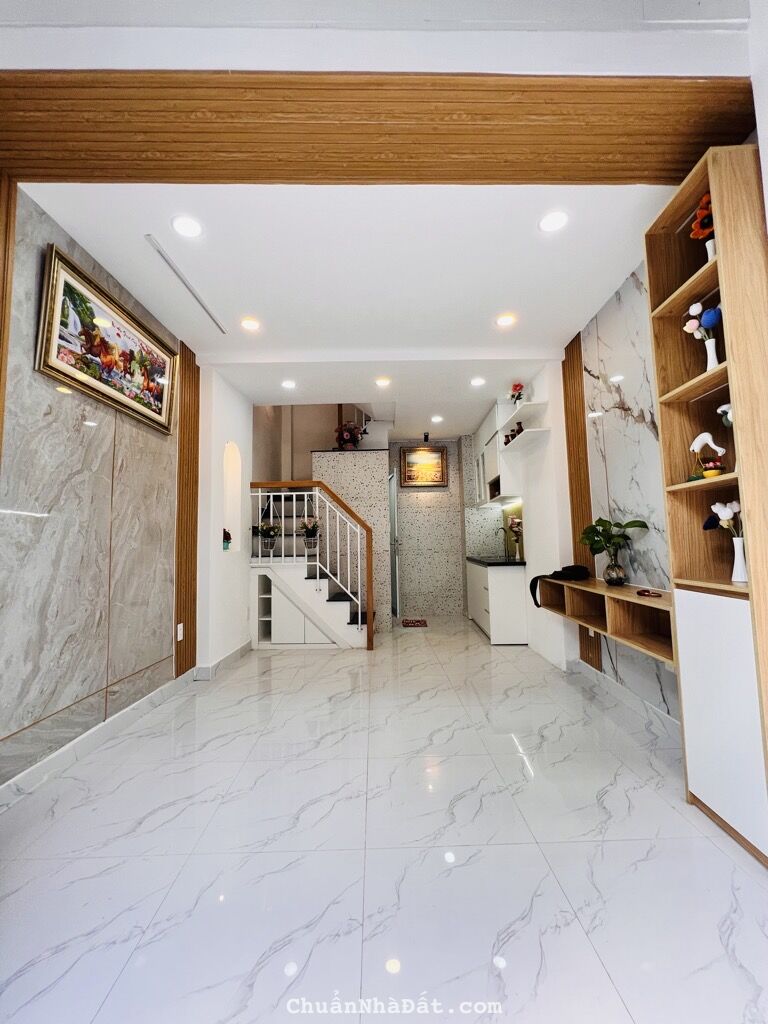 HẺM XE HƠI SÁT VÁCH. HOÀNG HOA THÁM, BÌNH THẠNH, 3 TẦNG Ở NGAY. GIẢM 550TR CHỈ CÒN 4.5T TL 