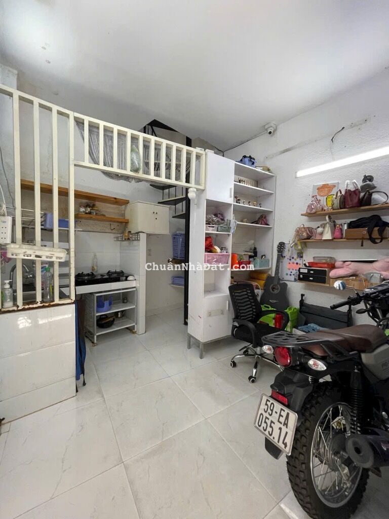 SÁT MT PHAN XÍCH LONG, PHÚ NHUẬN, 3 TẦNG ĐÚC BTCT. GIẢM 350TR CHỈ 3T TL SÁT MT PHAN XÍCH LONG, PHÚ NHUẬN, 3 TẦNG ĐÚC BTCT. GIẢM 350TR CHỈ 3T TL