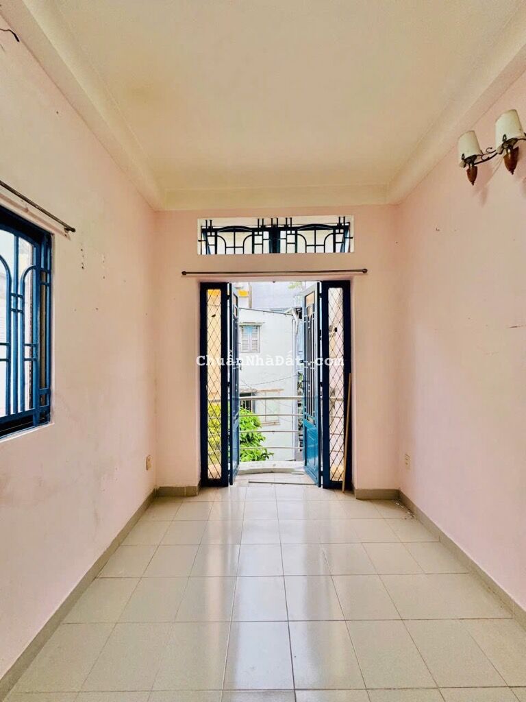 GẦN MẶT TIỀN PHAN ĐÌNH PHÙNG, PHÚ NHUẬN, CHUẨN KẾT CẤU Ở NGAY. GIẢM 2T CHỈ CÒN 2.9T TL 