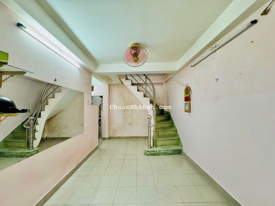 GẦN MẶT TIỀN PHAN ĐÌNH PHÙNG, PHÚ NHUẬN, CHUẨN KẾT CẤU Ở NGAY. GIẢM 2T CHỈ CÒN 2.9T TL 