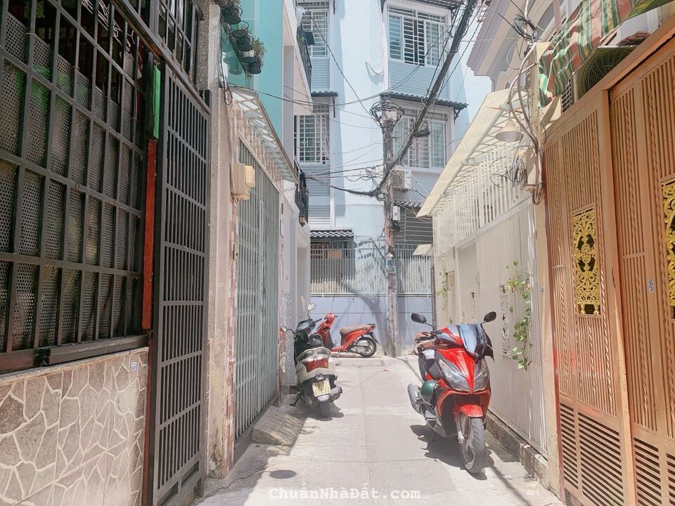 NHÀ KHU PHAN XÍCH LONG SẦM UẤT, PHÚ NHUẬN, 4 TẦNG BTCT Ở NGAY. GIẢM 550TR, CHỈ 6T 