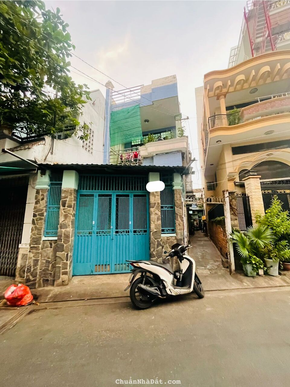 SÁT ĐẦM SEN Q11, HẺM XE HƠI TRỊNH ĐÌNH TRỌNG, TÂN PHÚ, 100M2 TIỆN CẢI TẠO MỚI. GIẢM 300TR CHỈ 8T