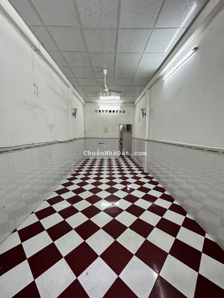 GẦN CHỢ PHẠM VĂN HAI, HẺM XE HƠI BÙI THỊ XUÂN, 2 TẦNG TIỆN XÂY MỚI. CHỈ 4T TL