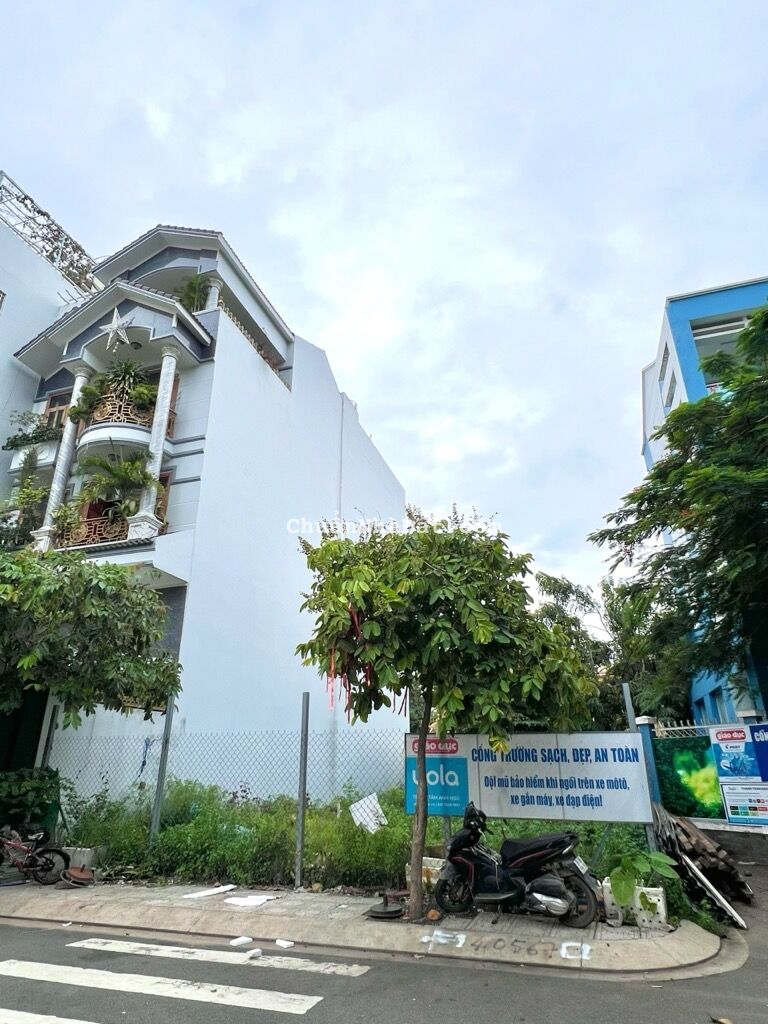 HẺM XE TẢI TRÁNH NHAU TRUNG TÂM NI SƯ HUỲNH LIÊN, TÂN BÌNH, 240M2 TIỆN XÂY, CHỈ 30T TL