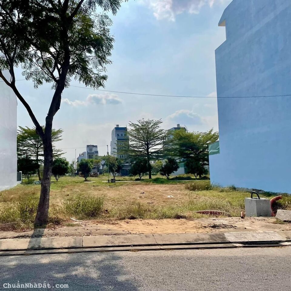Lô góc 2 mặt tiền ngay trung tâm TP Tân Uyên Bình Dương gần trường CĐ Việt Nam - Hàn Quốc