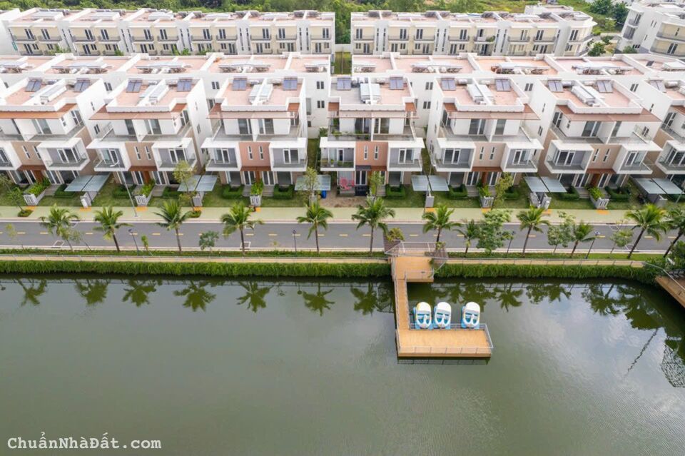 Bán nhà phố, biệt thự khu Compound Phường Phú Hữu, Quận 9. Giá 48 triệu/m2. Sổ hồng sẵn. Nhận nhà n