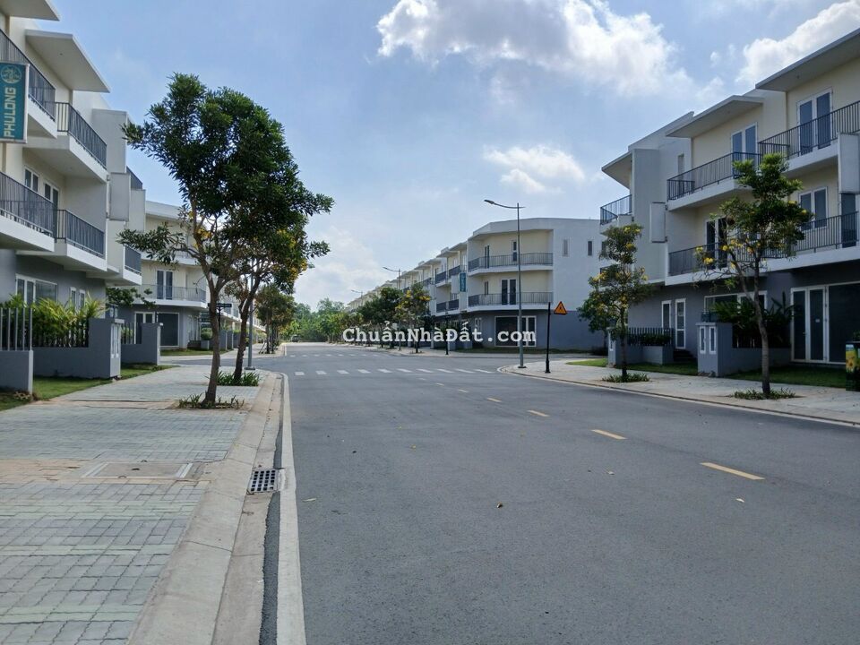 Bán shophouse 7x15m dự án gần vòng xoay Phú Hữu, Quận 9. Giá: 7 Tỷ. Đã có Sổ Hồng. LH: 0933945853