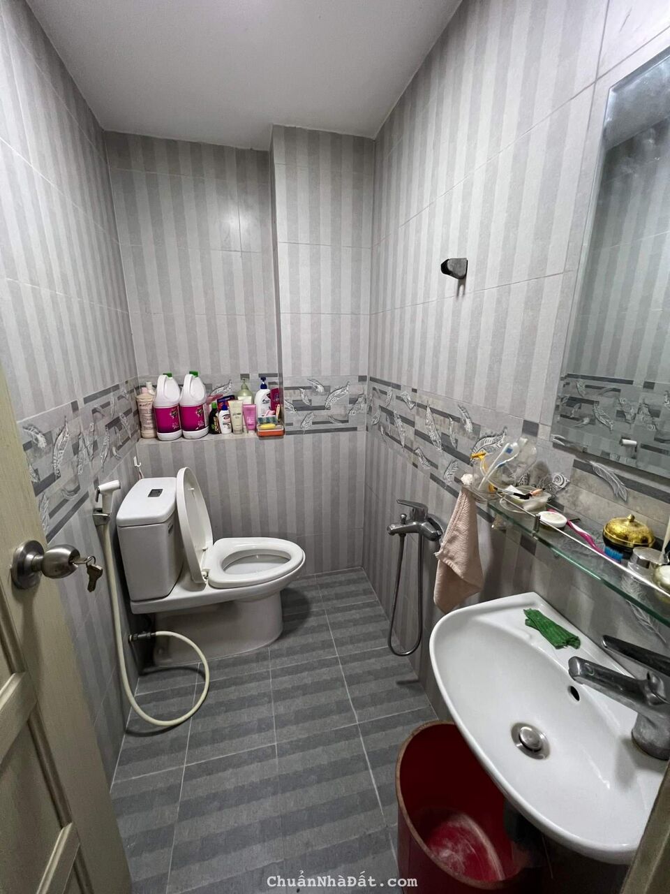 Hẻm XH 4M, Nơ Trang Long DT: 7x14m, 2 tầng chỉ 8.5 tỷ Xe hơi vào nhà