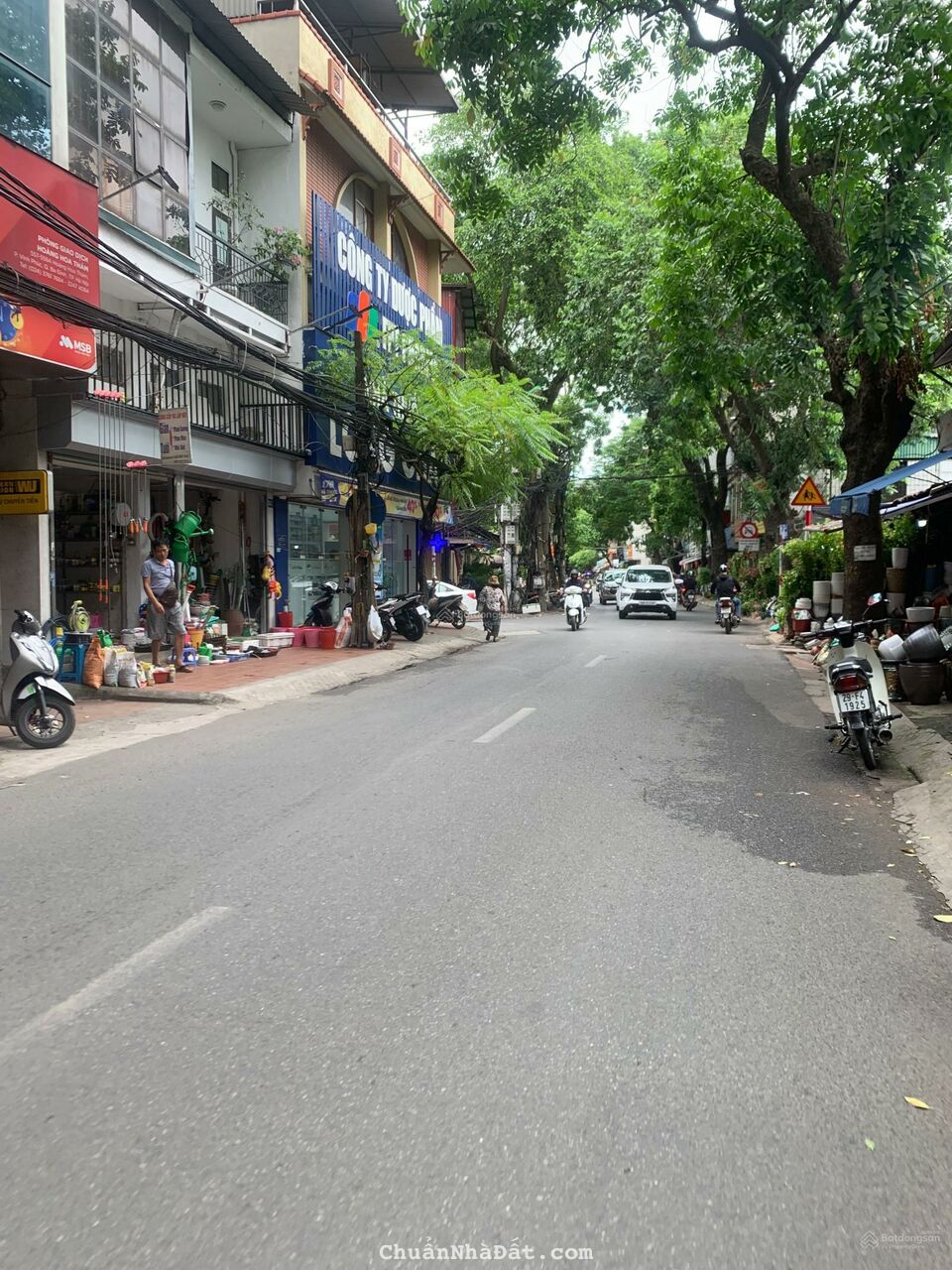 Bán nhà mặt phố Hoàng Hoa Thám, Ba Đình, vỉa hè kinh doanh tốt, lô góc 2 mặt thoáng. Giá 15 tỷ