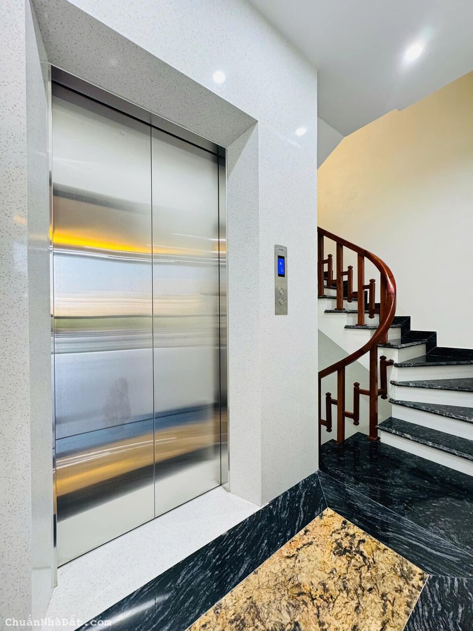 Bán nhà mặt phố Phan Kế Bính, Ba Đình, 6 tầng thang máy, vỉa hè 2m kinh doanh sầm uất. Giá 14,5 tỷ