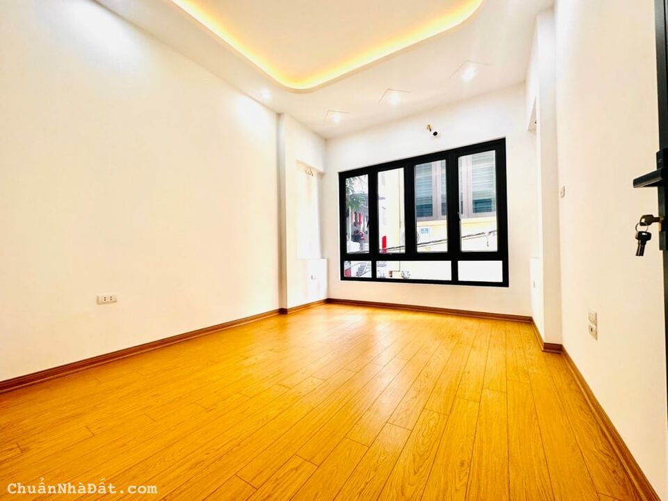 Bán nhà mặt ngõ Đội Cấn, 15m ra mặt phố, ngõ trước nhà rộng 3m, thoáng sáng. Giá 4,3 tỷ