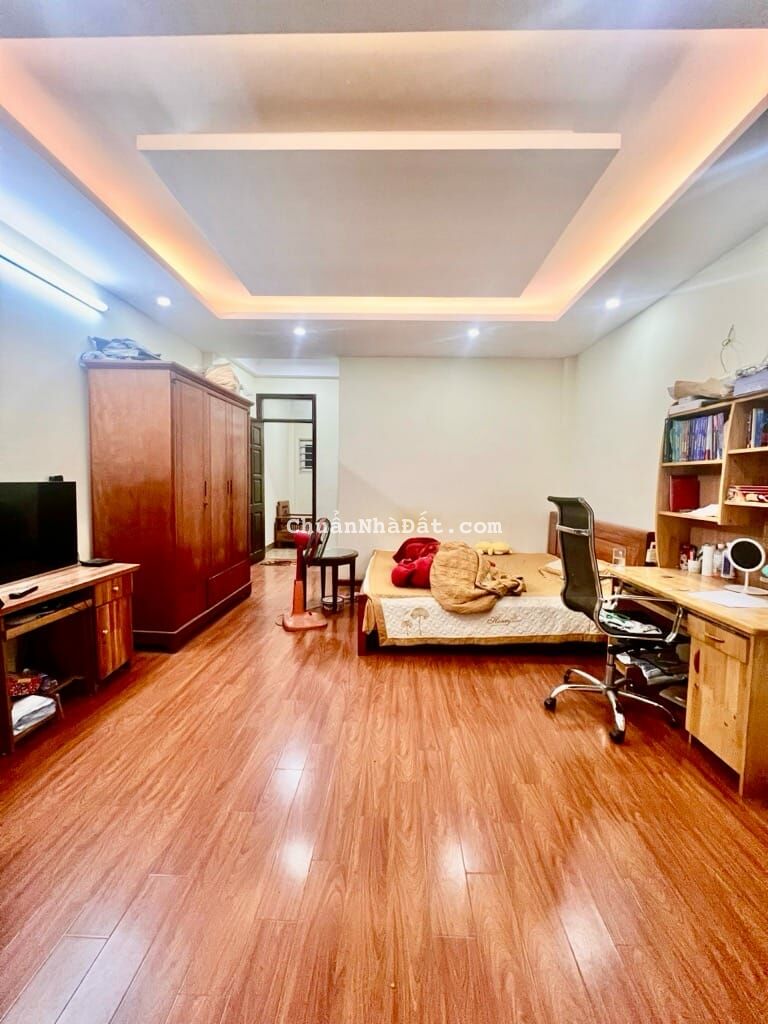 Bán nhà mặt ngõ Đội Cấn, 15m ra mặt phố, ngõ trước nhà rộng 3m, thoáng sáng. Giá 4,3 tỷ