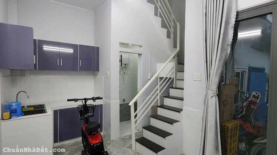 Nhà Âu cơ 30 m. 2Ty, - 3 lầu - hẻm xe hơi, 2PN Nhà Âu cơ 30 m. 2Ty, - 3 lầu - hẻm xe hơi, 2PN