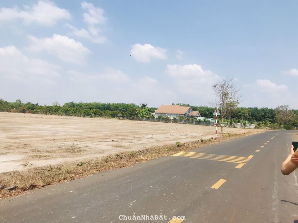 Cần Bán Đất mặt tiền đường nhựa 
