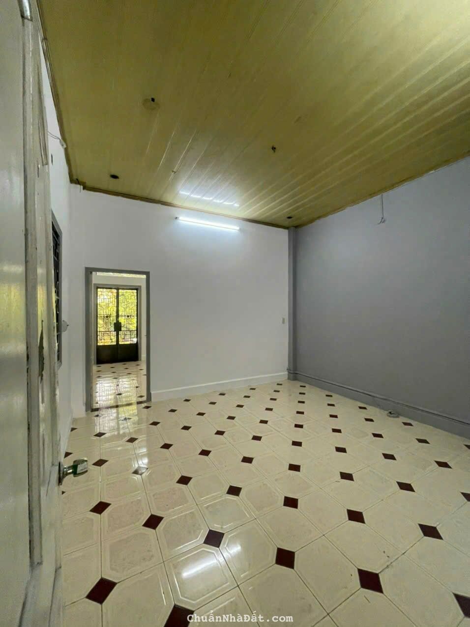 Cho thuê lâu dài nhà mặt tiền đường số 8 phường 11, giá 20 triệu