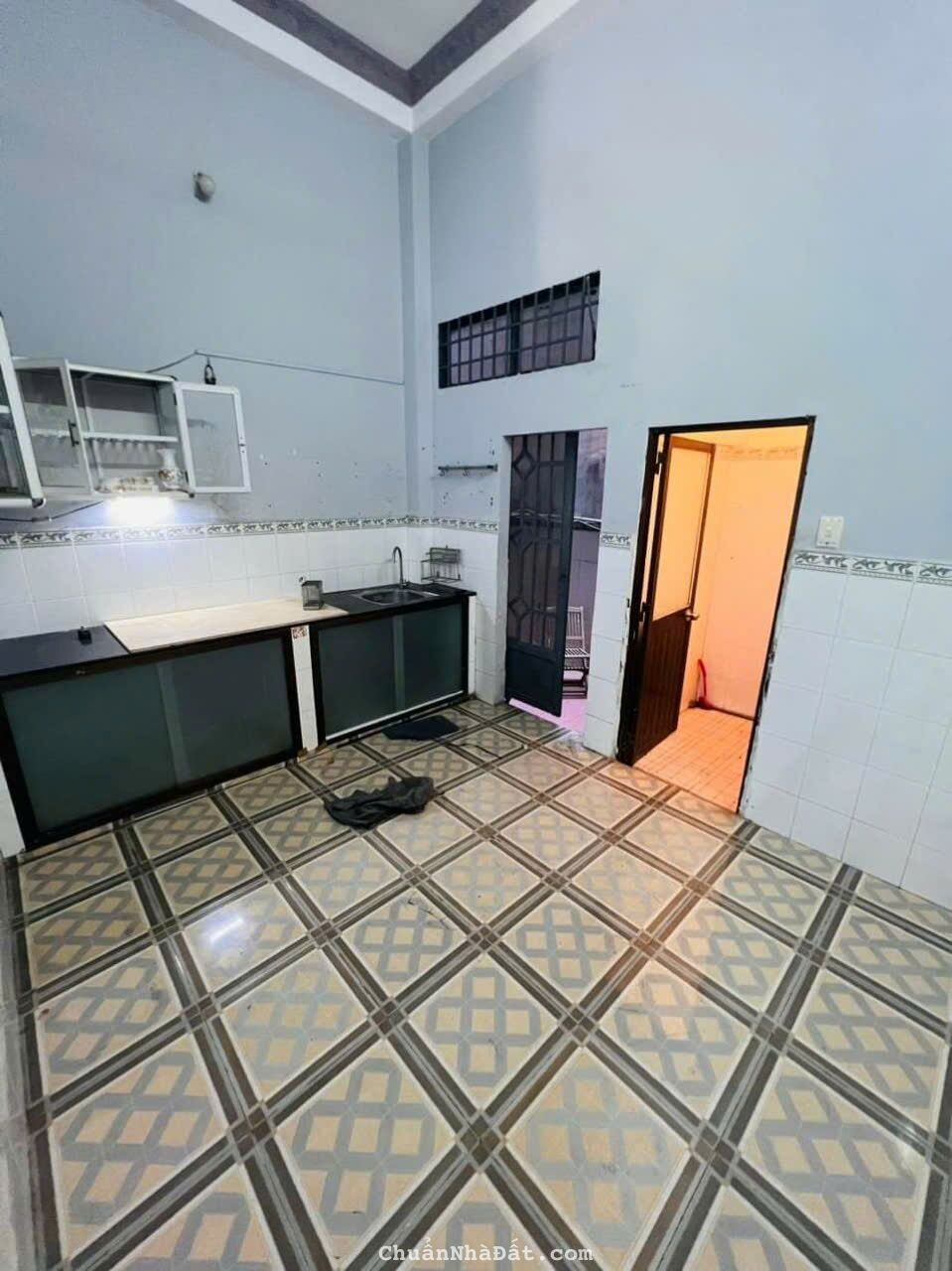 Cho thuê nhà nguyên căn 3 lầu,4phòng ngủ giá 11 triệu thương lượng