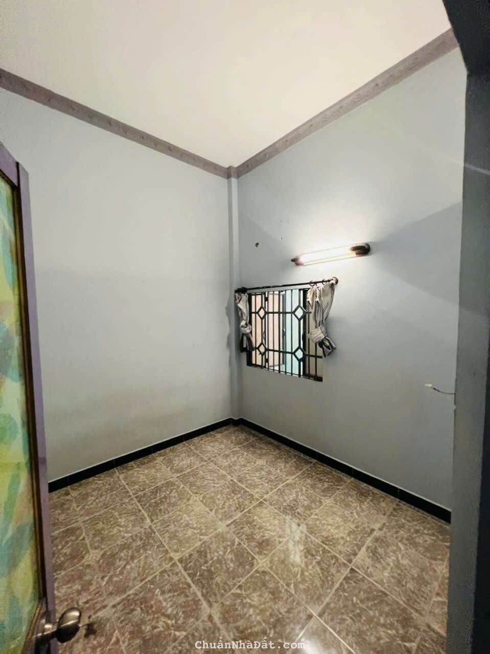 Cho thuê nhà nguyên căn 3 lầu,4phòng ngủ giá 11 triệu thương lượng