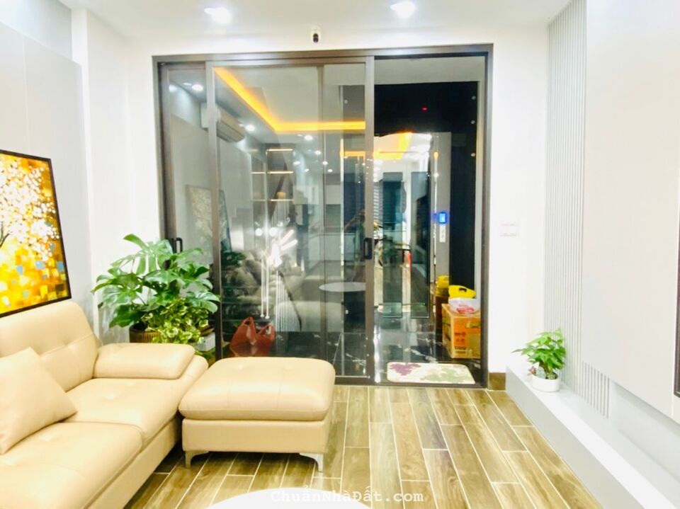 BÁN NHÀ CẦU GIẤY. Ô TÔ 7 CHỖ VÀO NHÀ, ĐƯỜNG CONTENER CHẠY QUA CỬA. 50M2, 7TẦNG, THANG MÁY NHẬP KHẨU