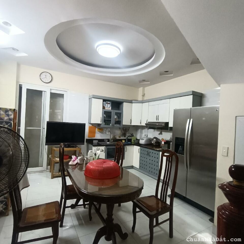 BÁN NHÀ CẦU GIẤY. CÁCH 1 NHÀ RA PHỐ LỚN, 60M2, MT 5.2M, GIÁ 13TỶ.