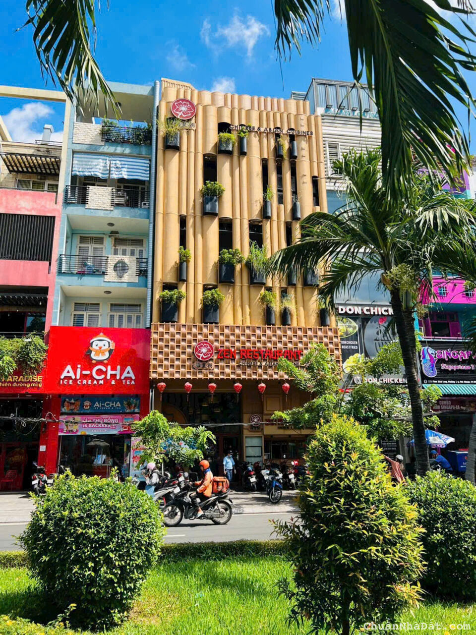 Bán tòa nhà MT Phan Xích Long, khu phố ẩm thực. HĐT 250tr/tháng